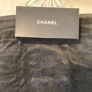 NWB CHANEL Skincare soft towelette